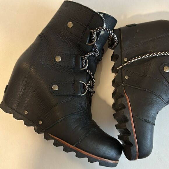 Sorel Joan of Arctic Wedge Shearling Boot in Black Size 7 - Picture 7 of 15